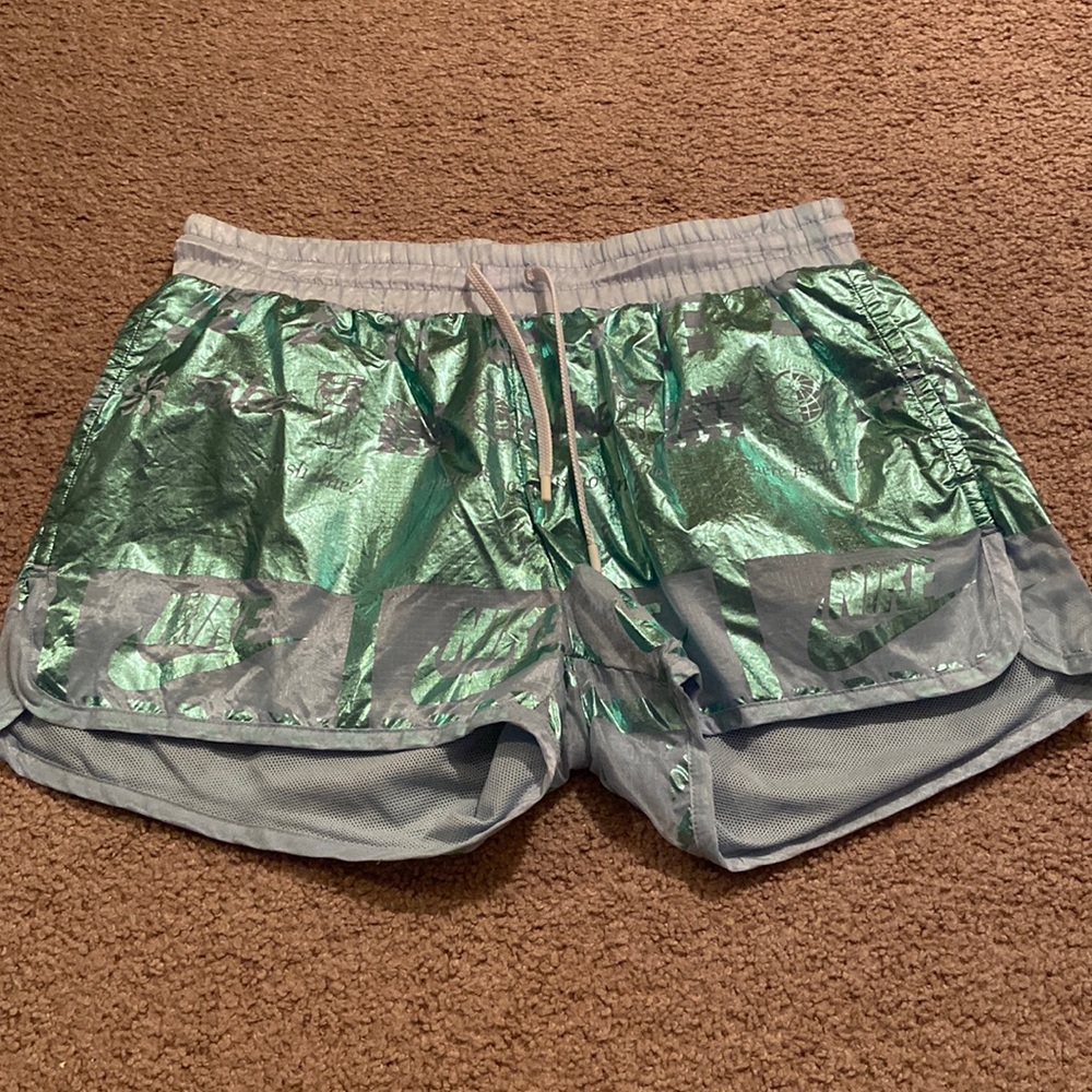 Nike Sportswear women’s Foil Metallic Shorts size M